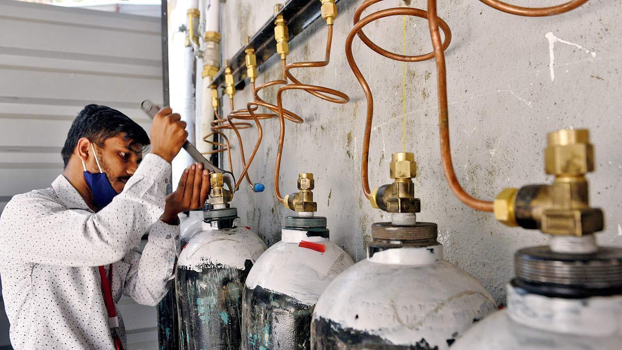 Speak to BMC on oxygen management: Supreme Court to Centre, Delhi govt