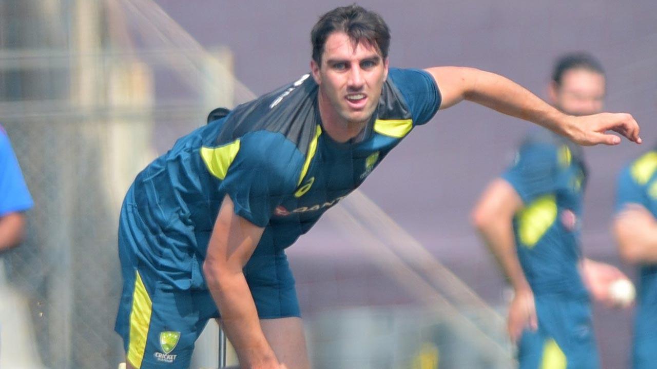 Australian bowlers use towels for practice in quarantine