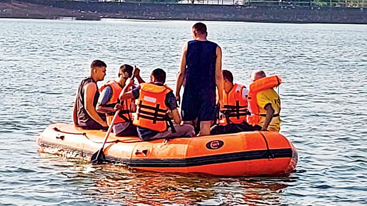 Mumbai: Railway cops learn to manoeuvre through floodwater