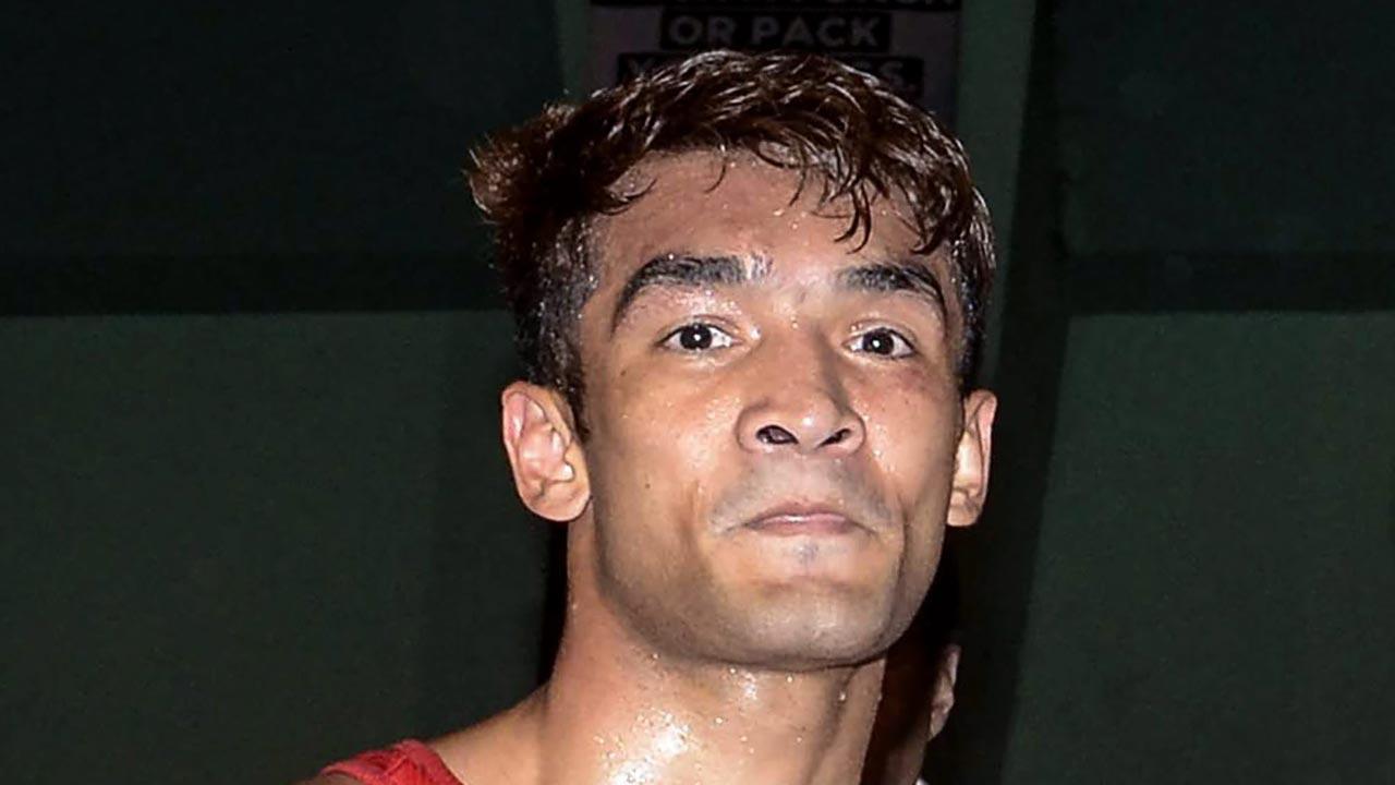 Shiva Thapa assured of medal, Hussamuddin bows out