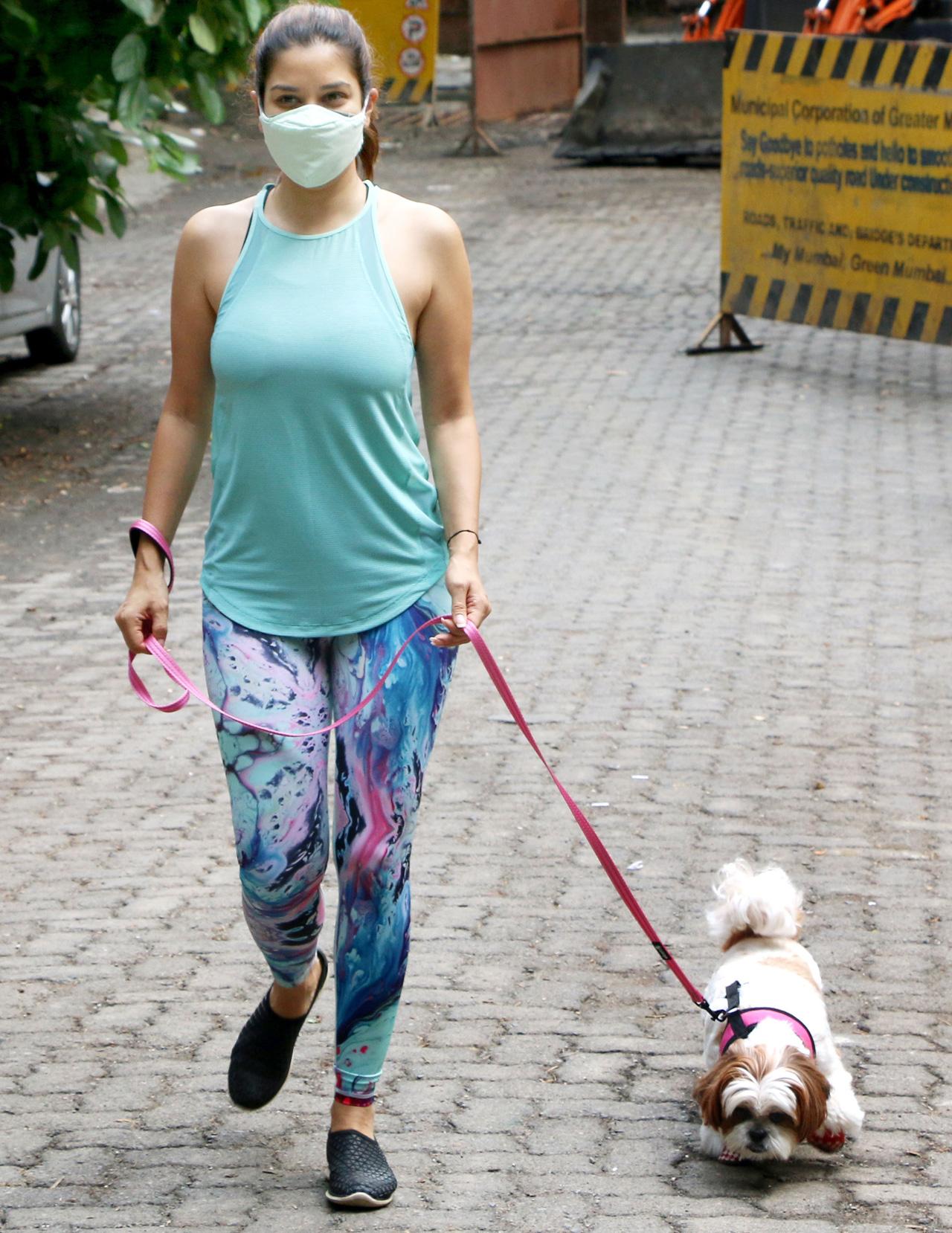 Like Malaika, her neighbour, Sophie Choudry was also spotted with her pet. Sophie sported a blue top and a printed yoga pant as she was clicked in Bandra. Like Malaika, her neighbour, Sophie Choudry was also spotted with her pet. Sophie sported a blue top and a printed yoga pant as she was clicked in Bandra.