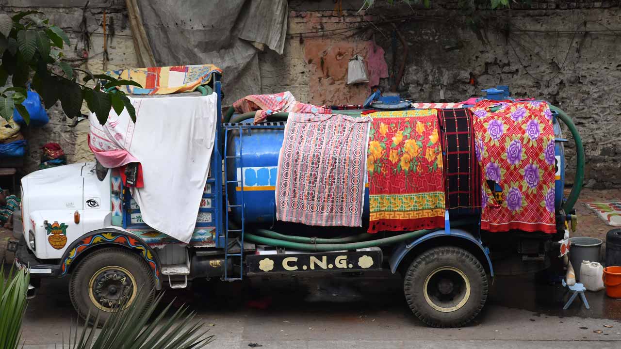 A water tanker is repurposed as clothes drying rack in Prabhadevi. Pic: Ashish Raje