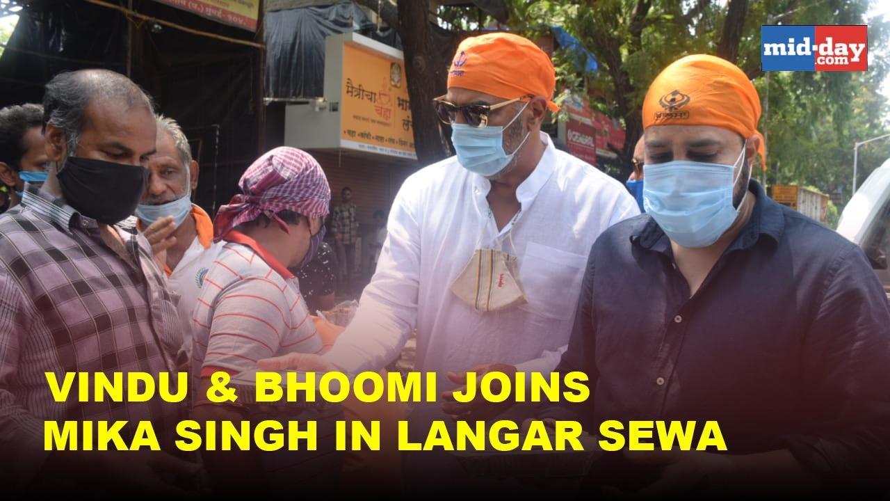 Vindu Dara Singh and singer Bhoomi Trivedi join Mika Singh in langar sewa