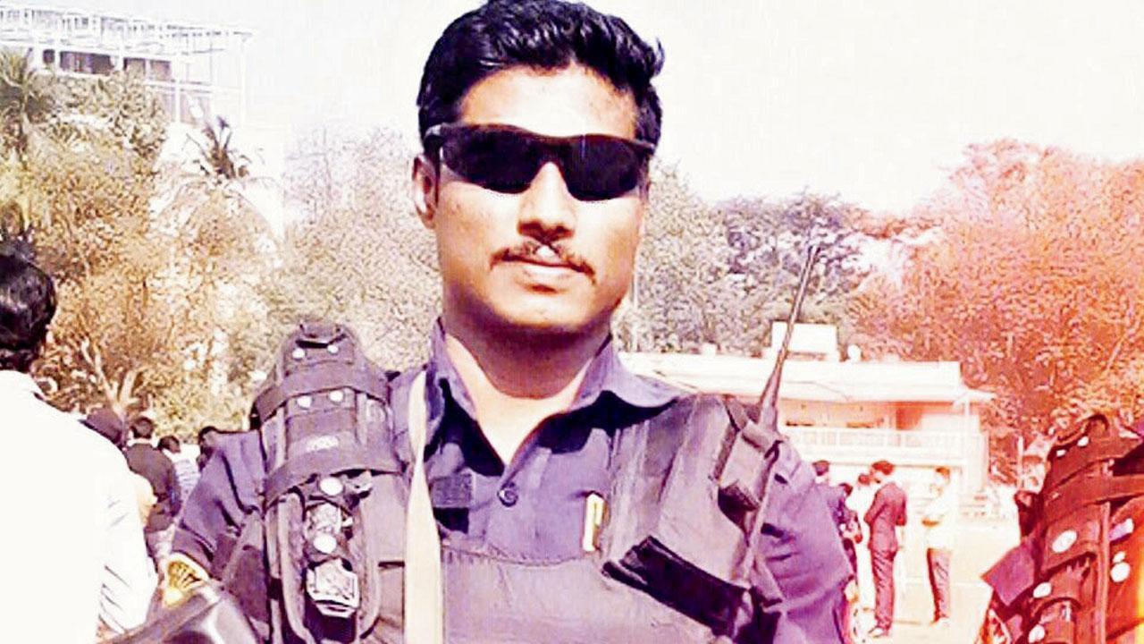 Mumbai: Bitten by snake, man gets help from kind constable