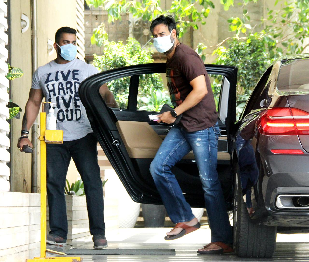 Ajay Devgn was snapped near his residence in Juhu, Mumbai. The actor was casually dressed, brown t-shirt, blue jeans and all masked up! On the work front, the actor will be seen in 'RRR', followed by 'Maidaan' and his web debut 'Rudra: The Edge of Darkness'.