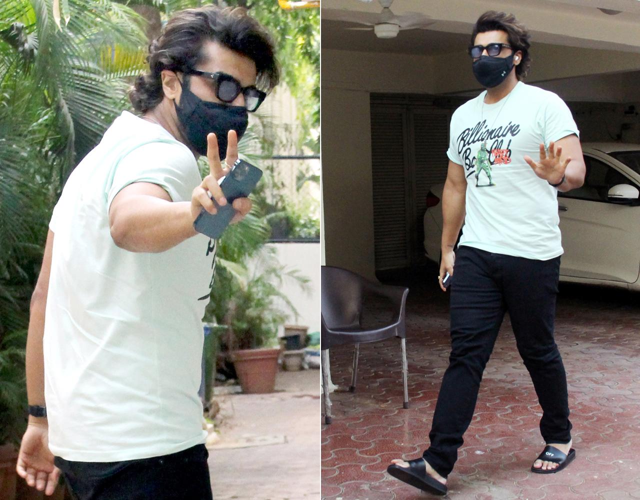 Arjun Kapoor was clicked outside his residence in Juhu, Mumbai. The actor was all smiles for the paparazzi.