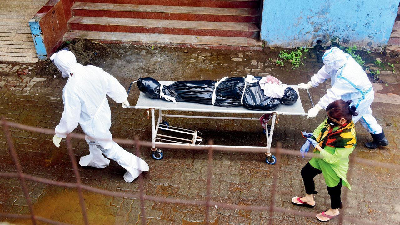 UP: Family booked for throwing body of Covid-19 patient in river