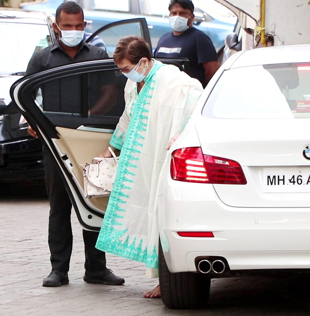 Salim Khan's wife-actress Helen was also spotted outside Salman Khan's residence, as she arrived for the Eid celebrations. Helen opted for a white and blue traditional outfit for the festive day.
