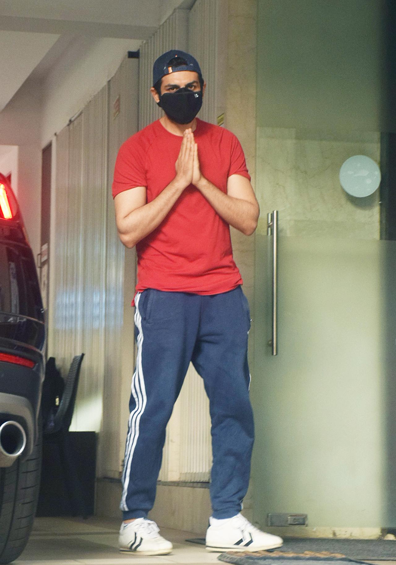 On the work front, Kartik has some exciting projects in his kitty including comic supernatural thriller 'Bhool Bhulaiyaa 2', and the much-anticipated crime-thriller 'Dhamaka'.