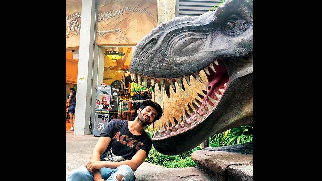 Kartik Aaryan's witty post to highlight the importance of wearing a mask