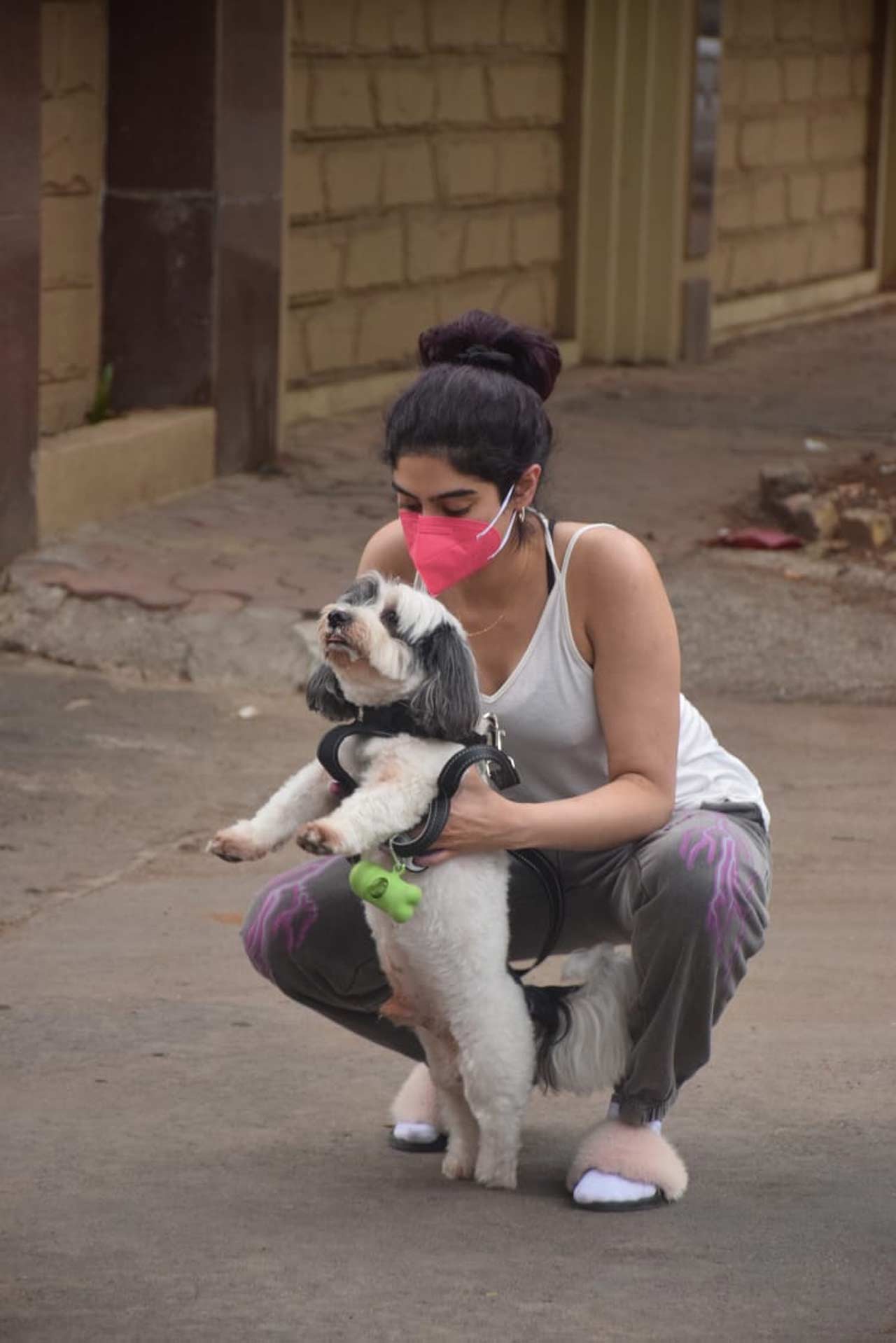 Khushi Kapoor was also snapped with her pet in the city. The star kid was seen wearing a white tee, paired with grey coloured joggers during the outing. 