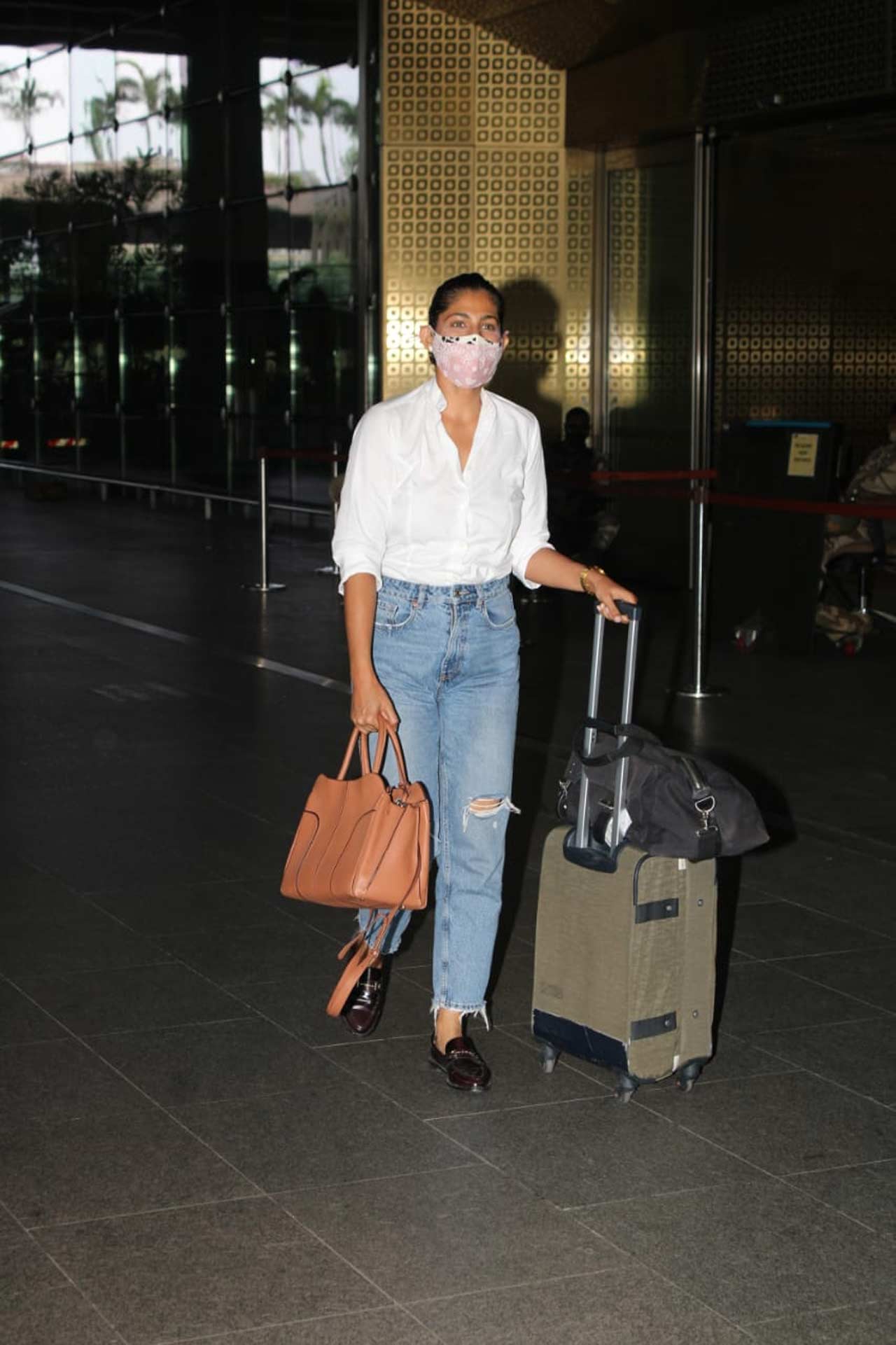 Deepika Padukone glams up casual airport look with Rs 2 lakh bag