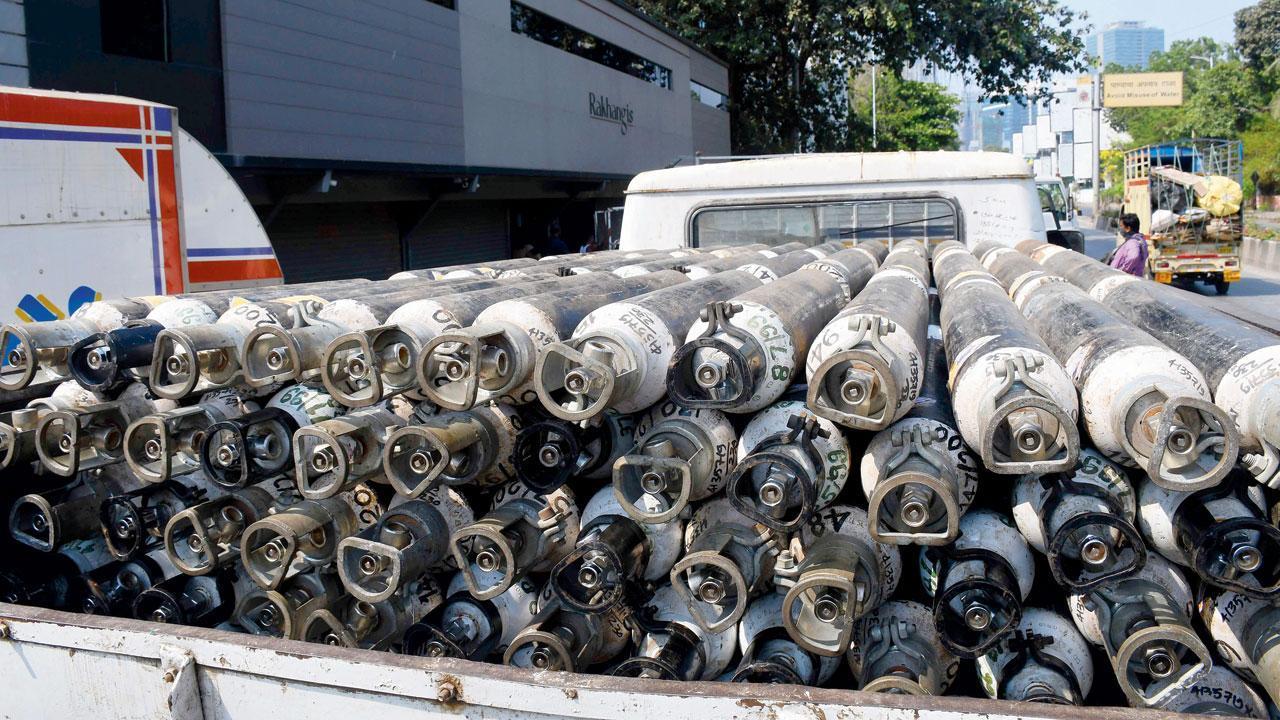 Mumbai: Oxygen black-marketing racket busted in Sakinaka, two arrested