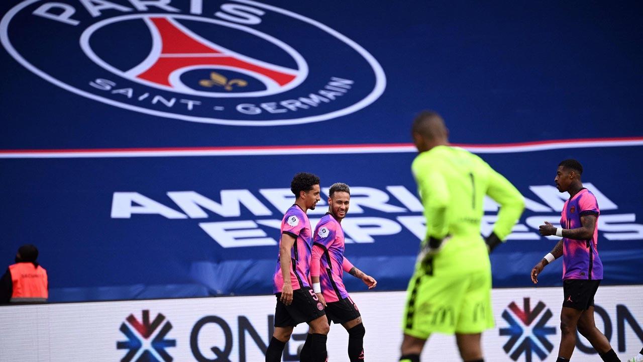 Lens team bus vandalised ahead of PSG game