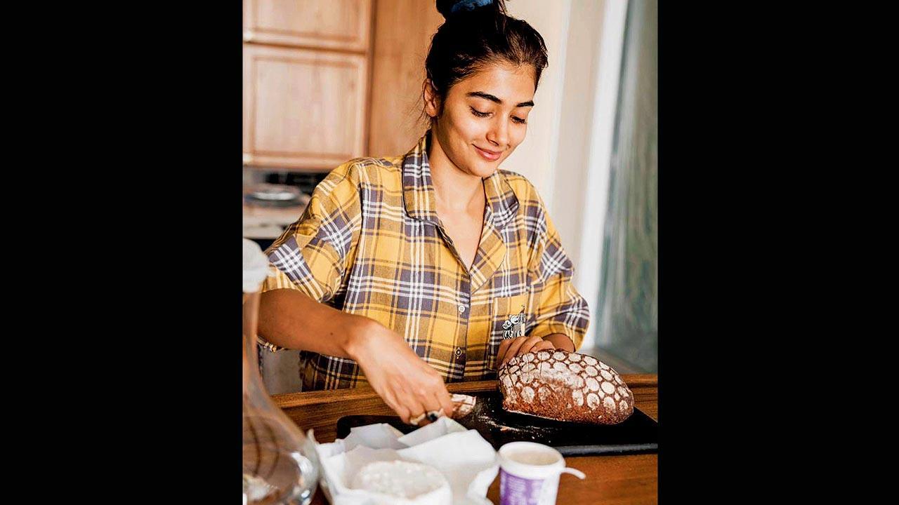 Healthy recovery! Pooja Hegde shares home quarantine photo, while recovering from Covid-19