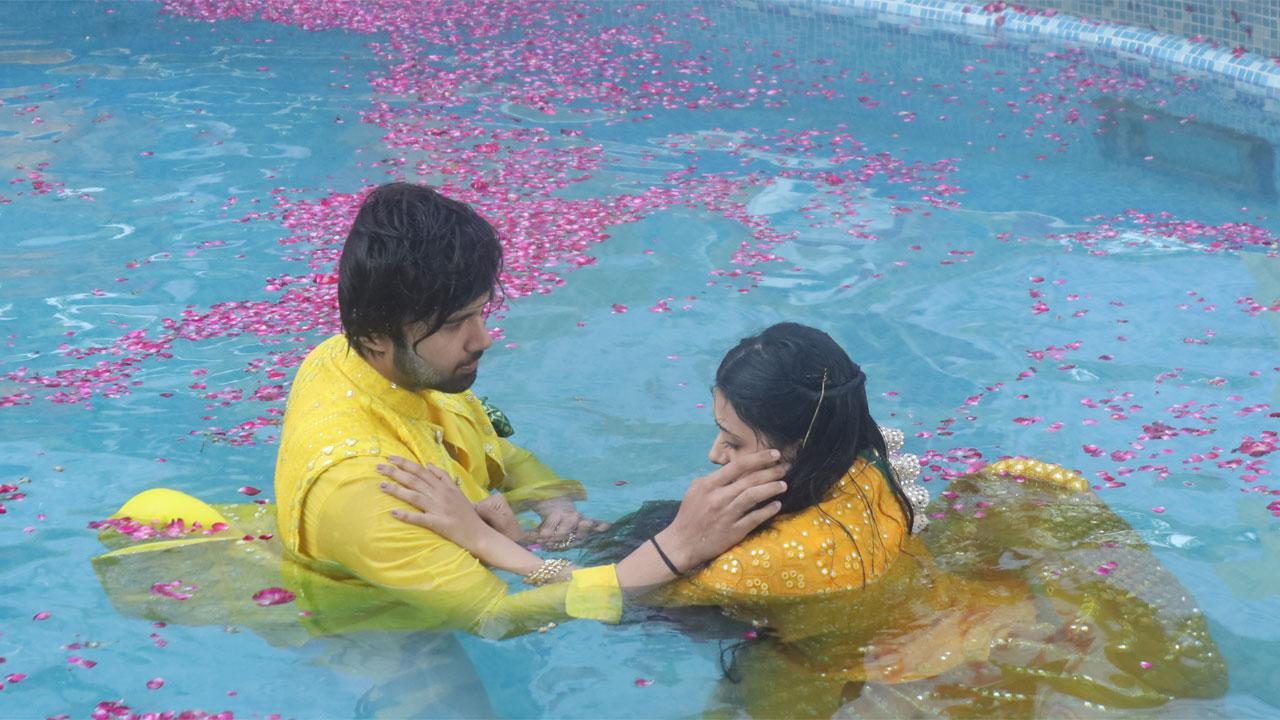 Avinash Mukherjee and Radhika Muthumkar shoot in a swimming pool for 3 hours