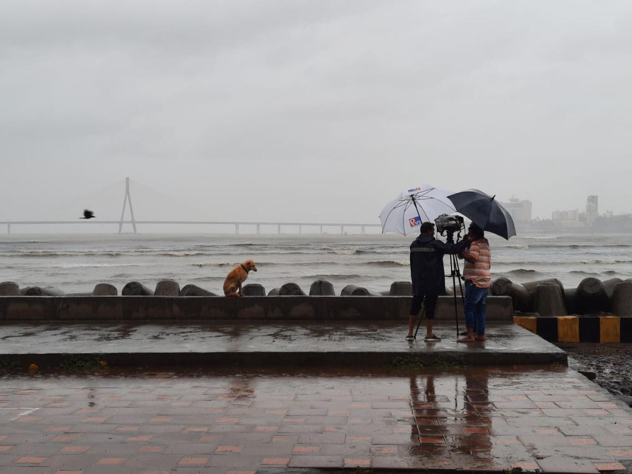 Strong winds and heavy rain at Dadar Chowpatty in Mumbai due to Cyclone Tauktae. Photo/ Pradeep Dhivar