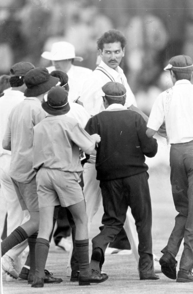 Ravi Shastri temporarily coached Team India during the 2007 tour to Bangladesh. Ravi Shastri was elected coach of the Indian cricket team led by Virat Kohli on 17 July 2017