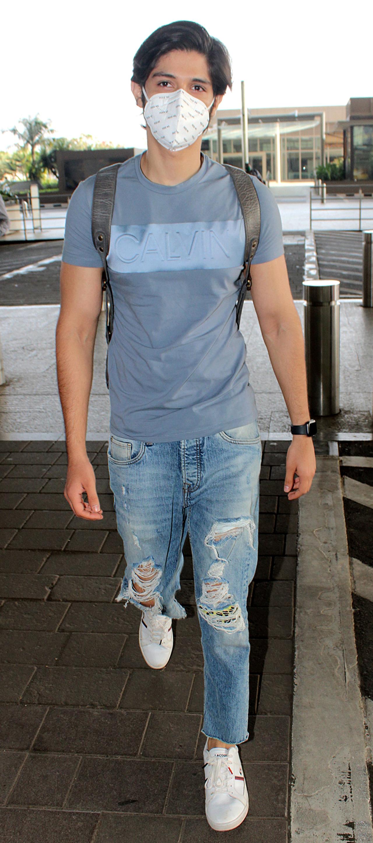 Television actor Rohan Mehra was also clicked at Mumbai airport. The actor was in his casual best - t-shirt, blue ripped jeans and white sneakers.