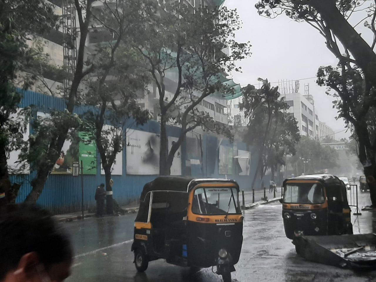 Announcements were also made that Mumbai airport will be shut from 11 am to 2 pm as Cyclone Tauktae approaches.
In pic: Heavy rains at Samta Nagar in Kandivli due to Cyclone Tauktae. Photo/ Satej Shinde.