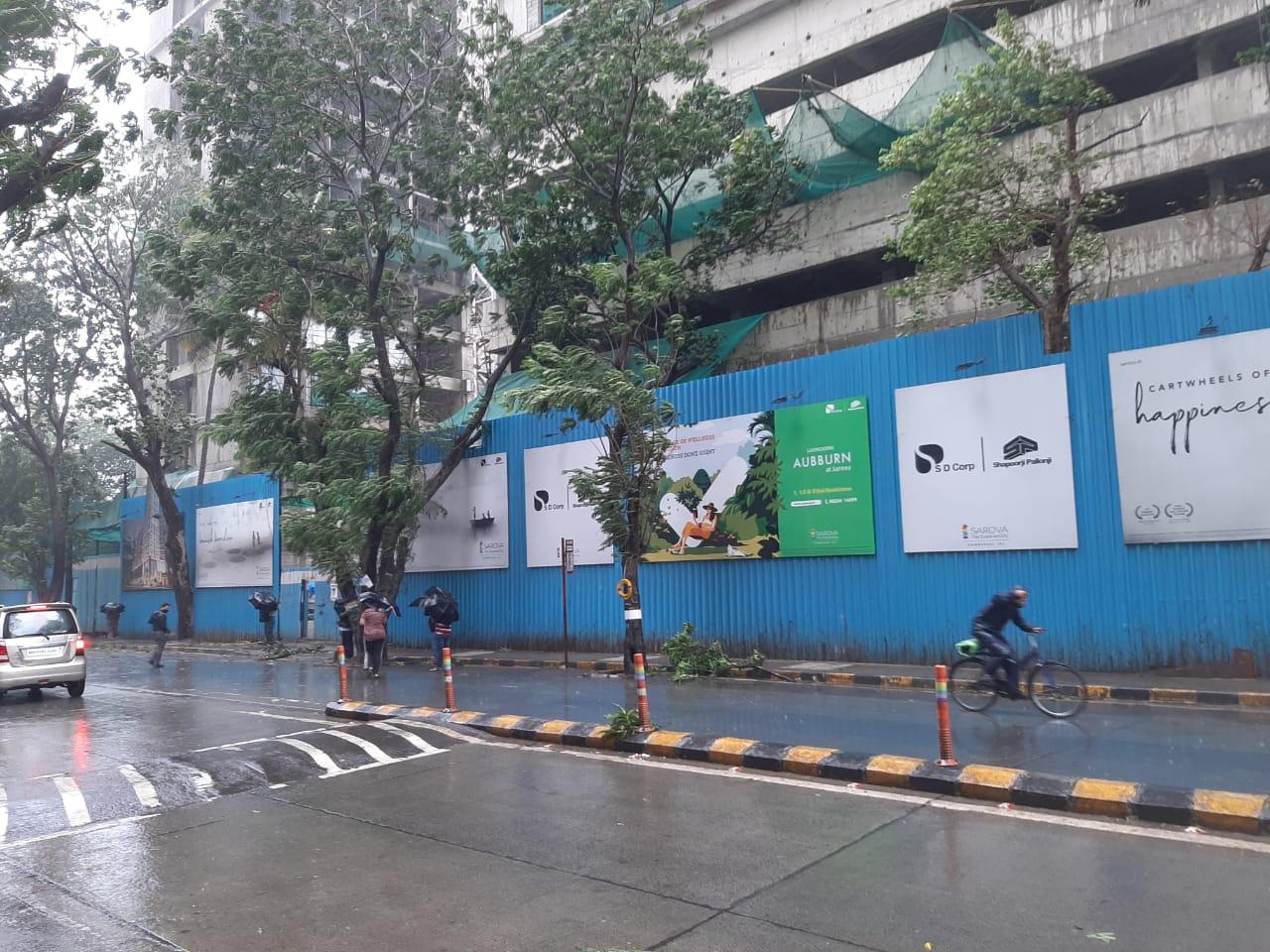 The Brihanmumbai Municipal Corporation (BMC) also announced that the Bandra-Worli sea link in Mumbai will be closed for commute and have also advised people to take alternate routes.
In pic: Heavy rains at Samta Nagar in Kandivli due to Cyclone Tauktae. Photo/ Satej Shinde.