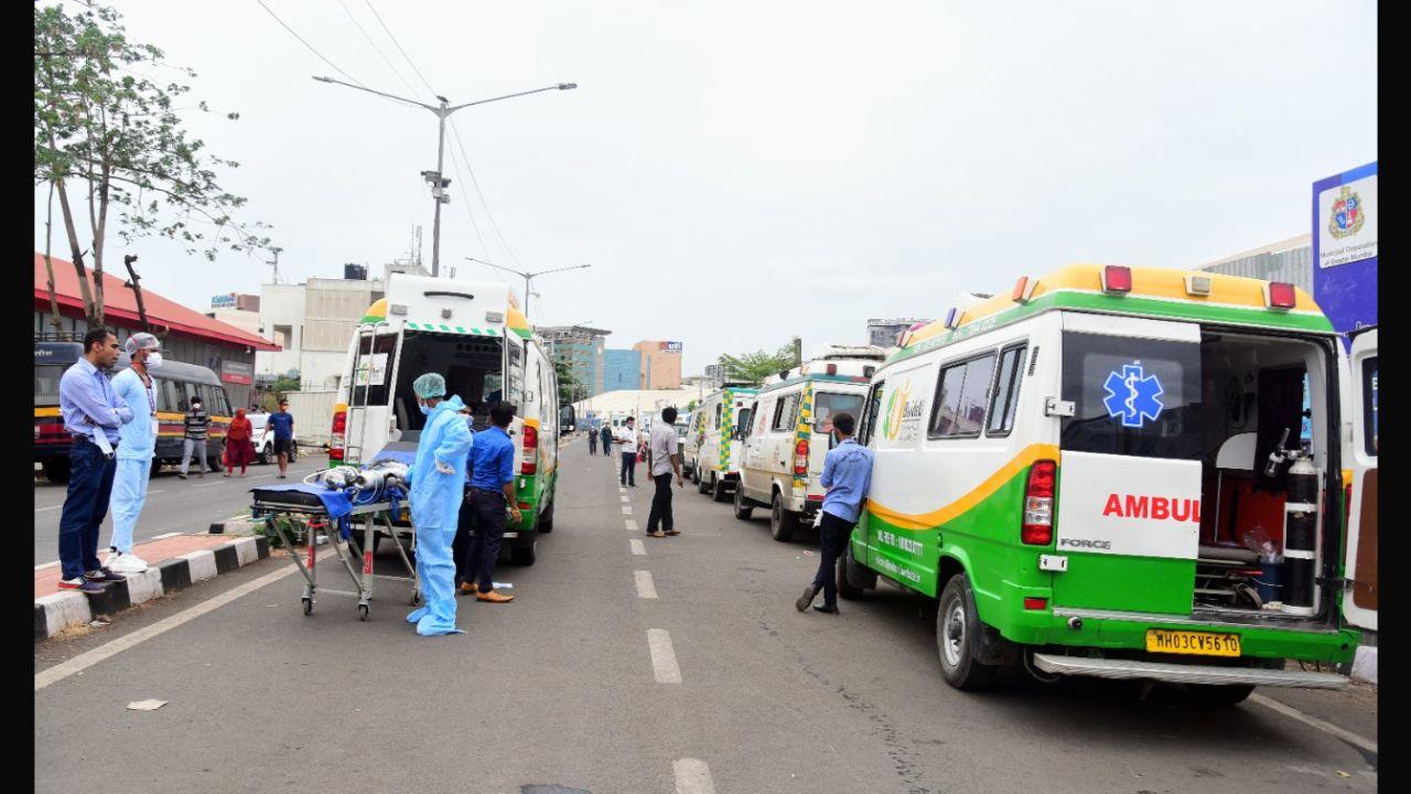 During a virtual meet with Union Home Minister Amit Shah on preparations for tacking cyclone Tauktae, Maharashtra Chief Minister Uddhav Thackeray on Sunday said an alert has been sounded in coastal districts of the state and the administration has braced up to ensure uninterrupted electricity and oxygen supply in Covid-19 hospitals.
In picture: Covid-19 patients being shifted from BKC Jumbo Covid-19 hospital in Mumbai. Photo | Shadab Khan