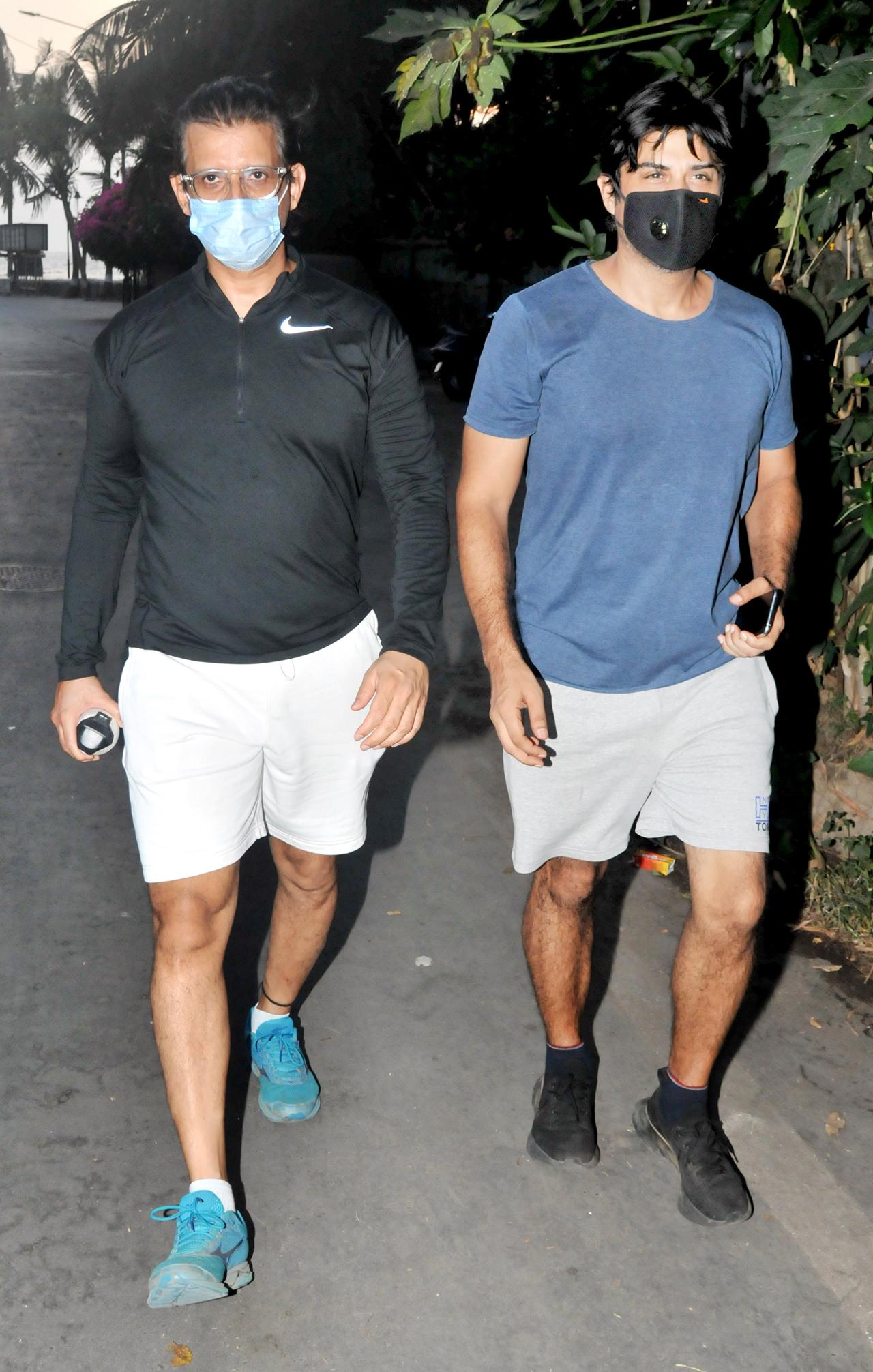 Sharman Joshi and Vikas Bhalla were also clicked at Bandstand, Bandra. Many might not know that the actors are related to each other as they are veteran actor Prem Chopra's sons-in-law.
