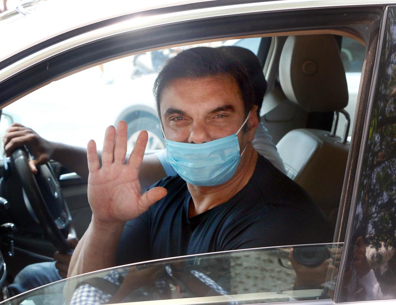 Sohail Khan too joined the Eid celebrations. On the very same day, the actor-producer took the second jab of the Covid-19 vaccine along with his brother Salman Khan.
