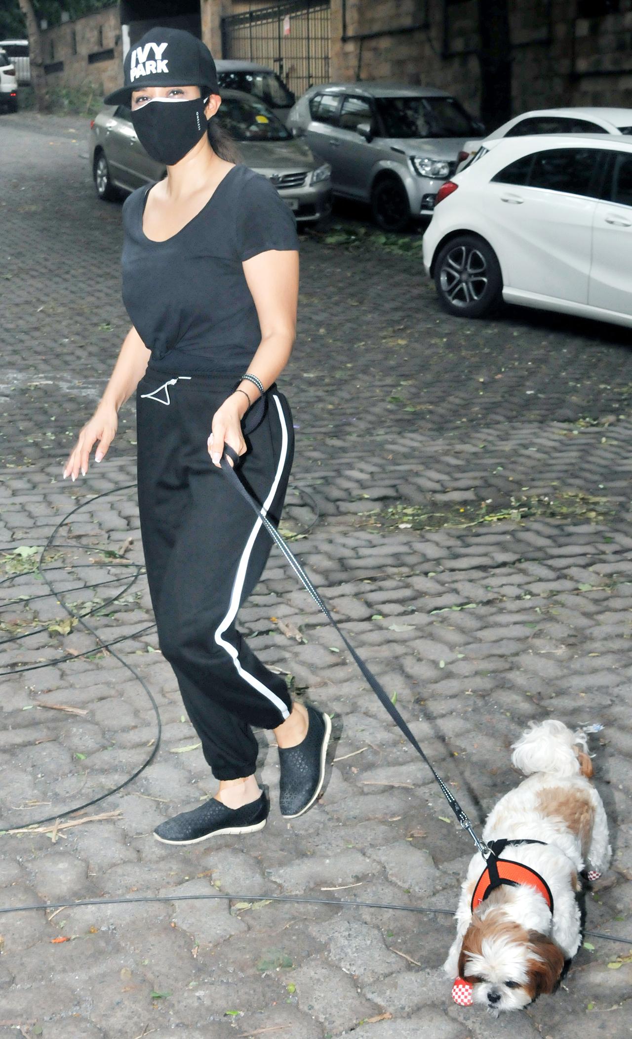Sophie Choudry too was clicked walking her adorable pooch out in the chilled weather in Mumbai on Tuesday. Sophie wore black track pants and a t-shirt and her cap, which she often wears while taking a stroll on the streets of Bandra.