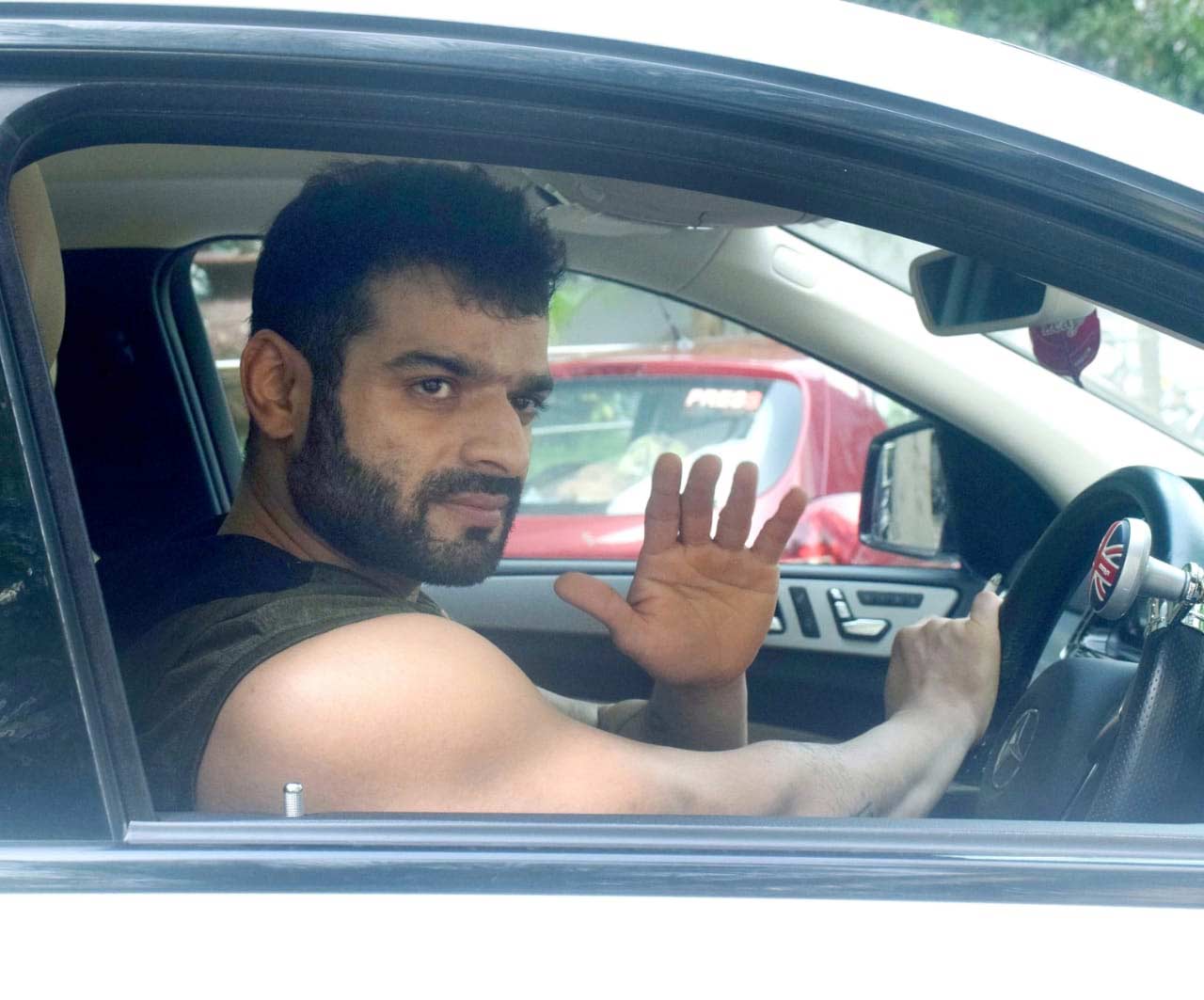 Khatron Ke Khiladi contestant and popular TV actor Karan Patel was clicked waving at the paparazzi as he stepped out for a daily stroll.