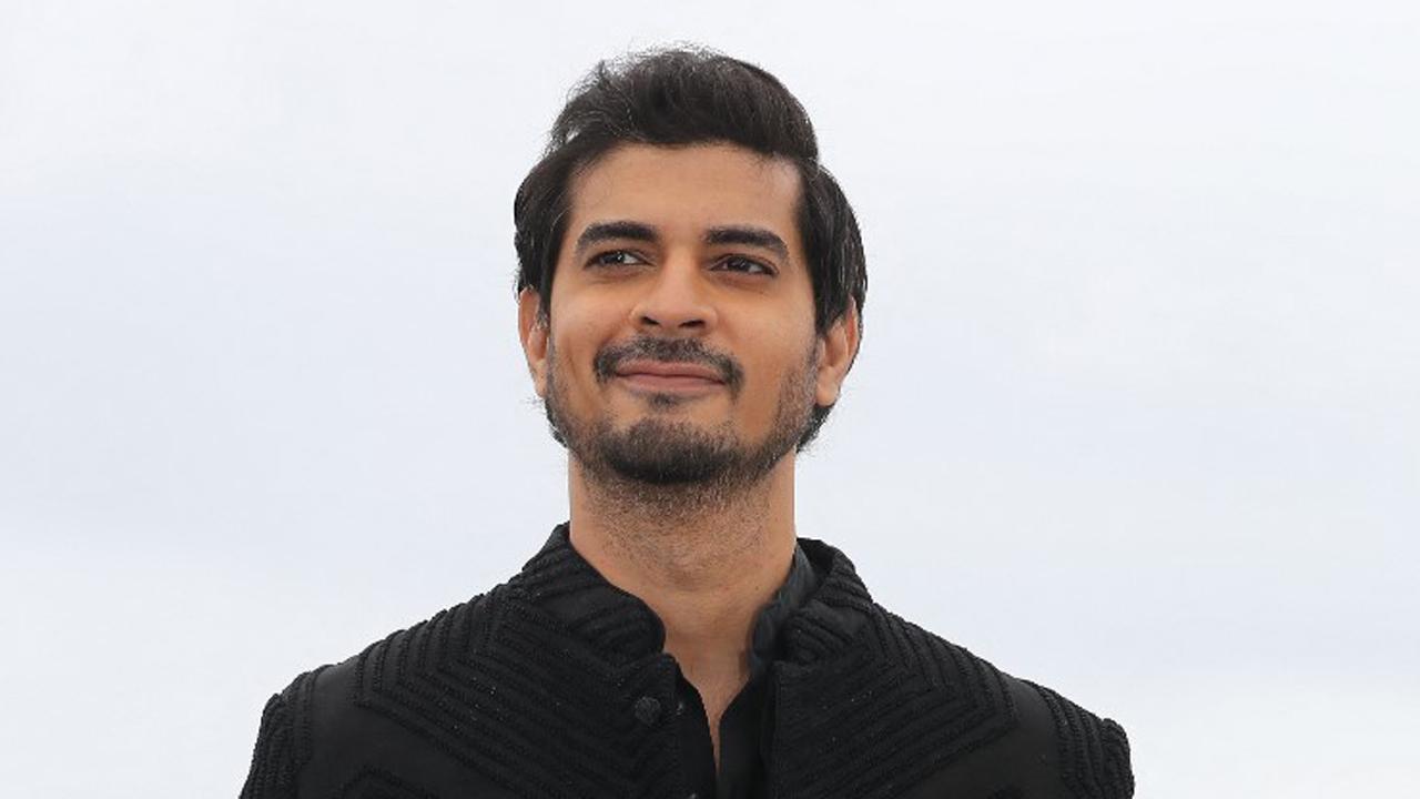 Tahir Raj Bhasin posts picture getting first dose for Covid-19 vaccine