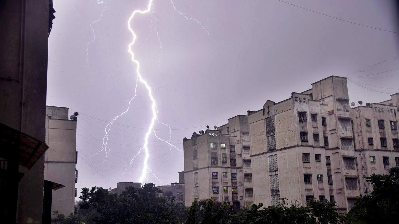IMD issues cyclonic storm warning, predicts heavy rainfall in south Konkan, Goa