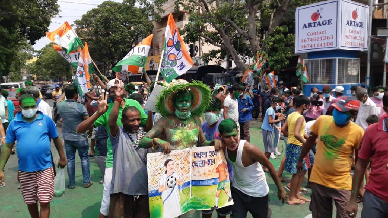 Assembly Polls: TMC workers indulge in celebrations despite EC ban on victory processions