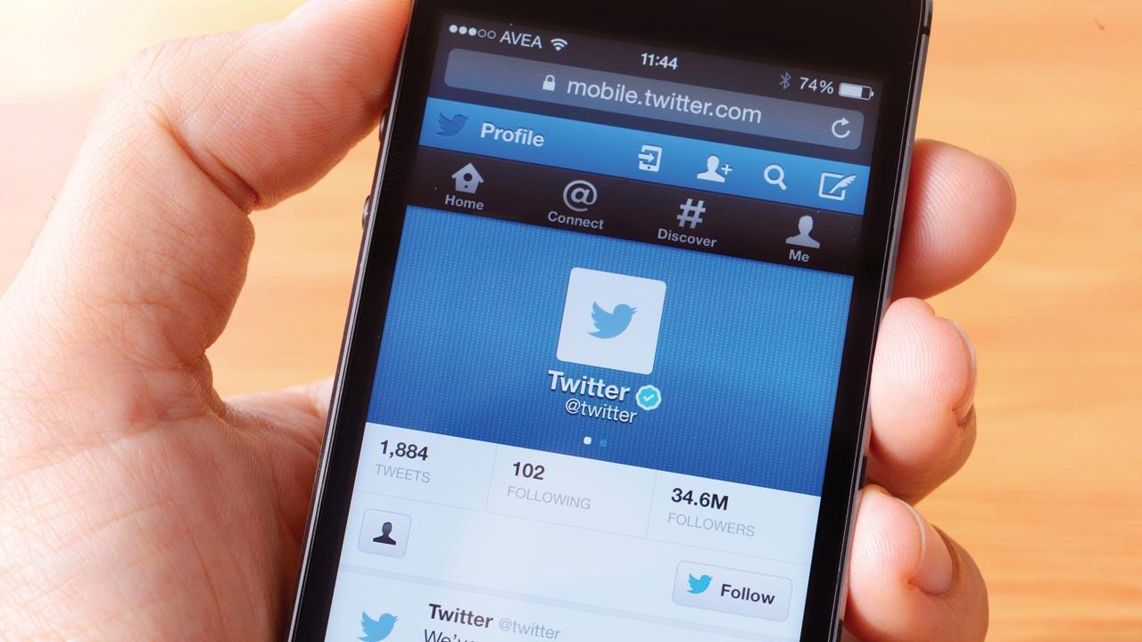 Twitter pauses blue badge verification, 'rolling' in applications