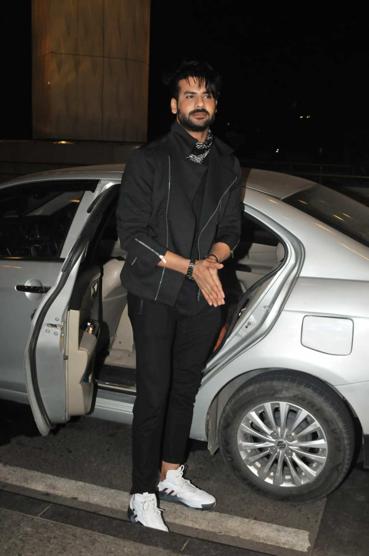 Vishal Singh was also snapped at the Mumbai airport.