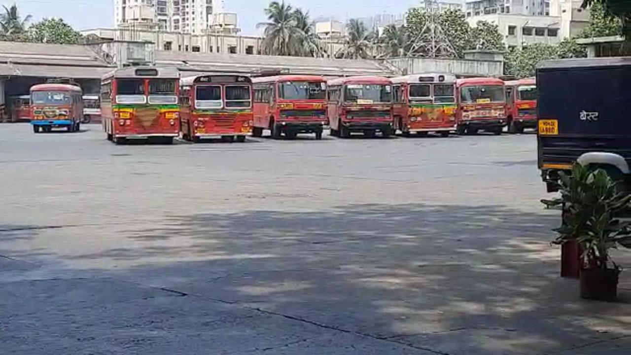 Mumbai: Contract staffers of BEST go on flash strike, demand better working conditions