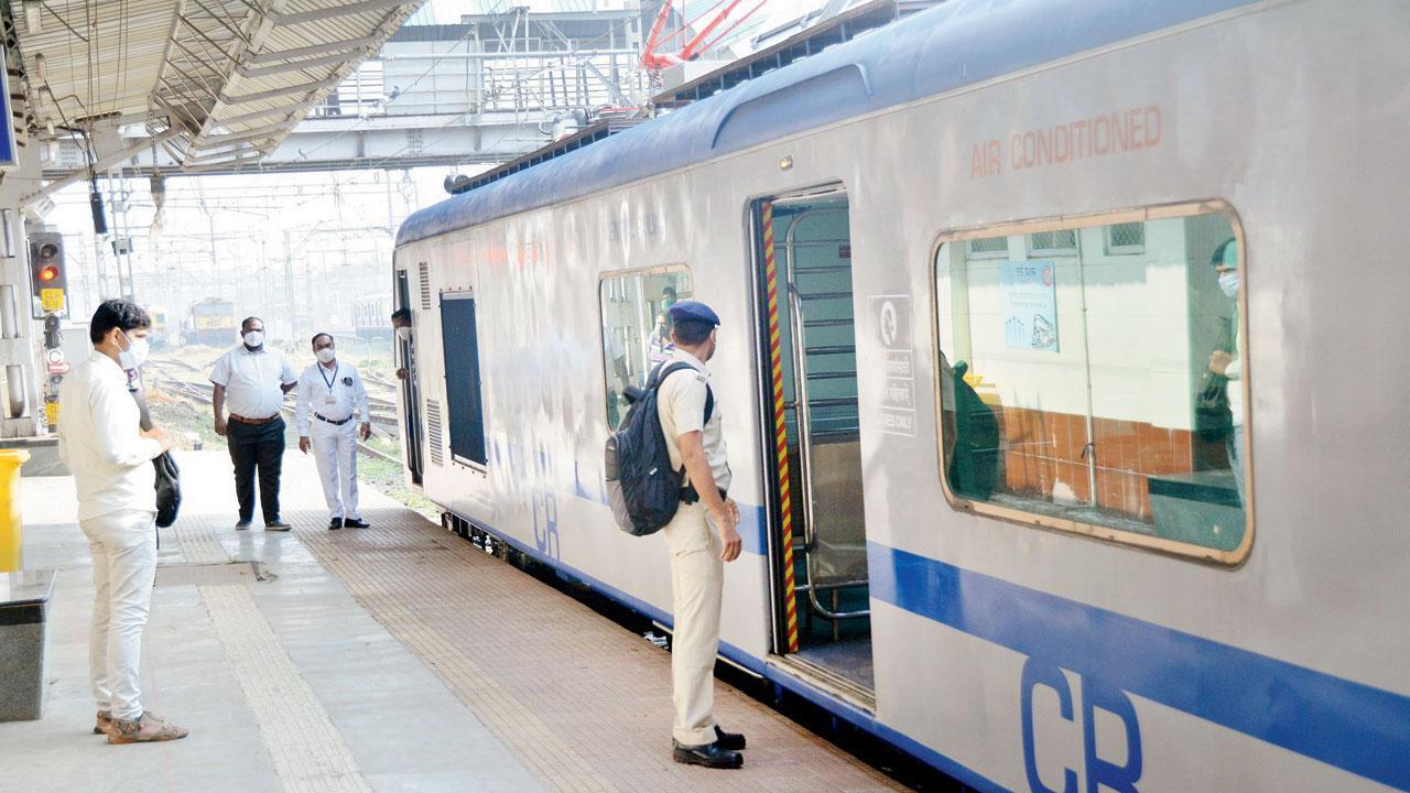 Central Railway to run 12 AC local trains on harbour line from December 1