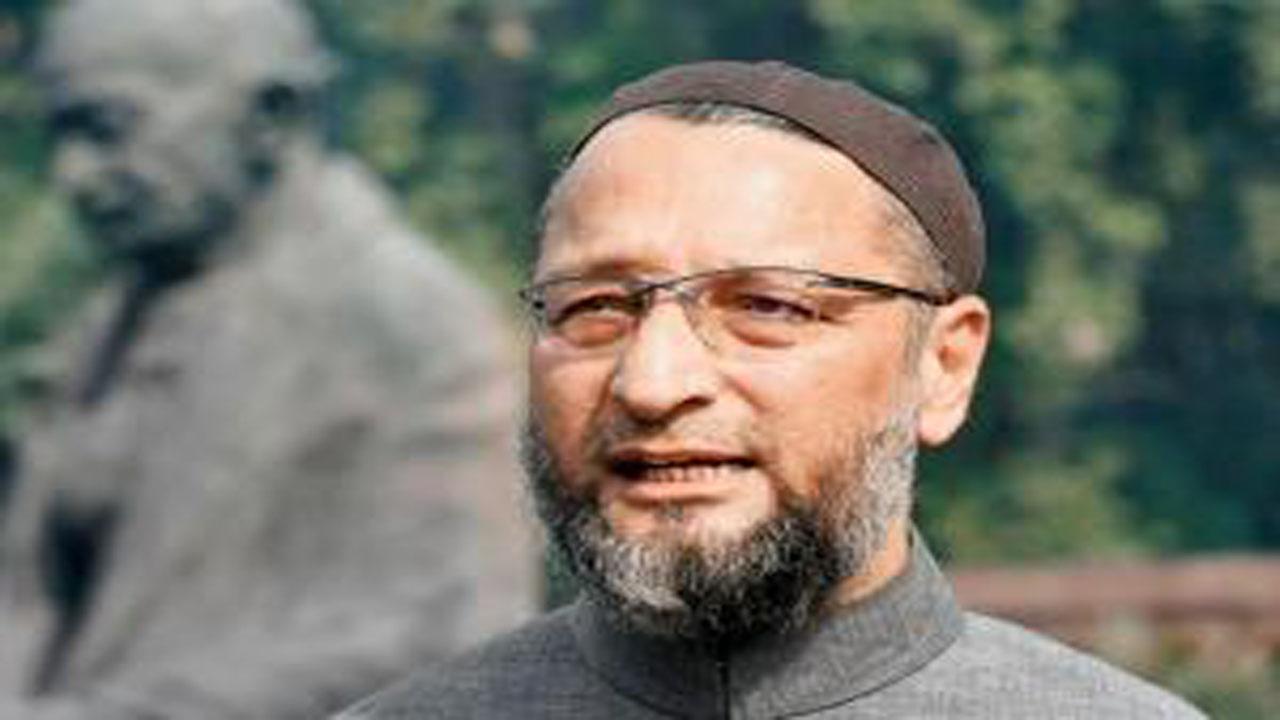 SUV without number plate carries Owaisi in Solapur, cops collect Rs 200 fine from driver