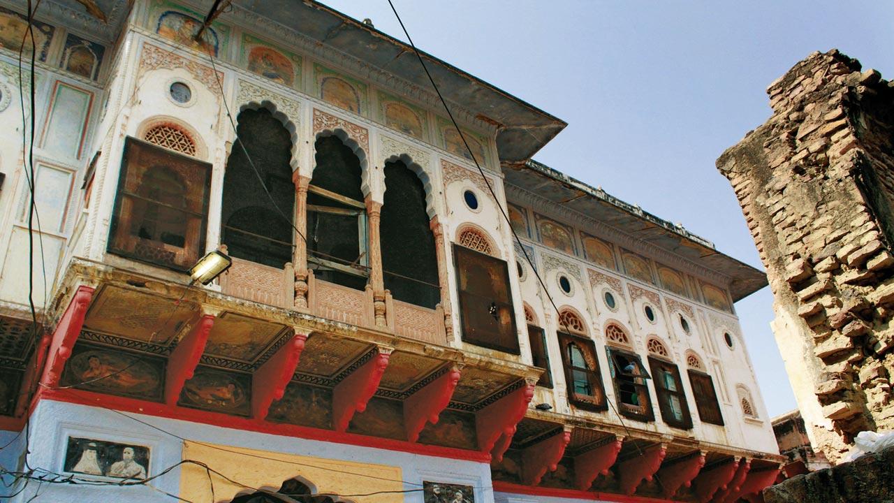 Verma returned from Chandigarh, where he was studying art, to Bhiwani in 2006 to document the fresco-secco paintings on film and via text