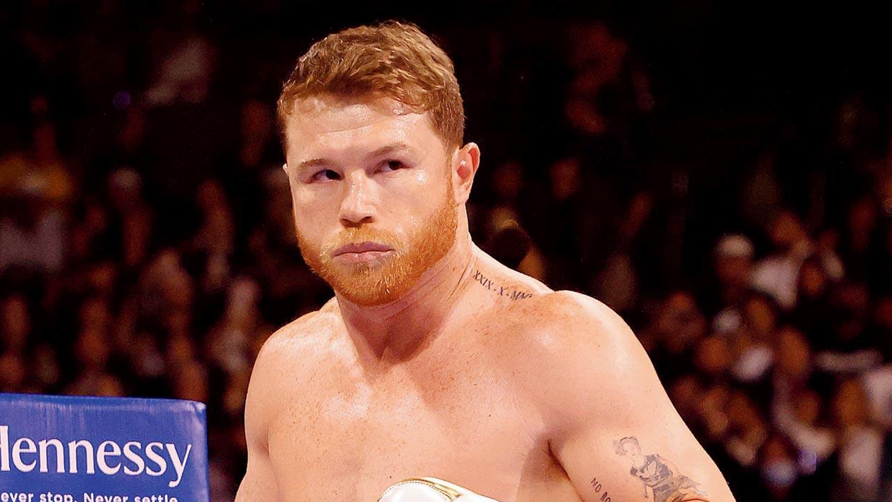 Alvarez downs Plant to make super middleweight history