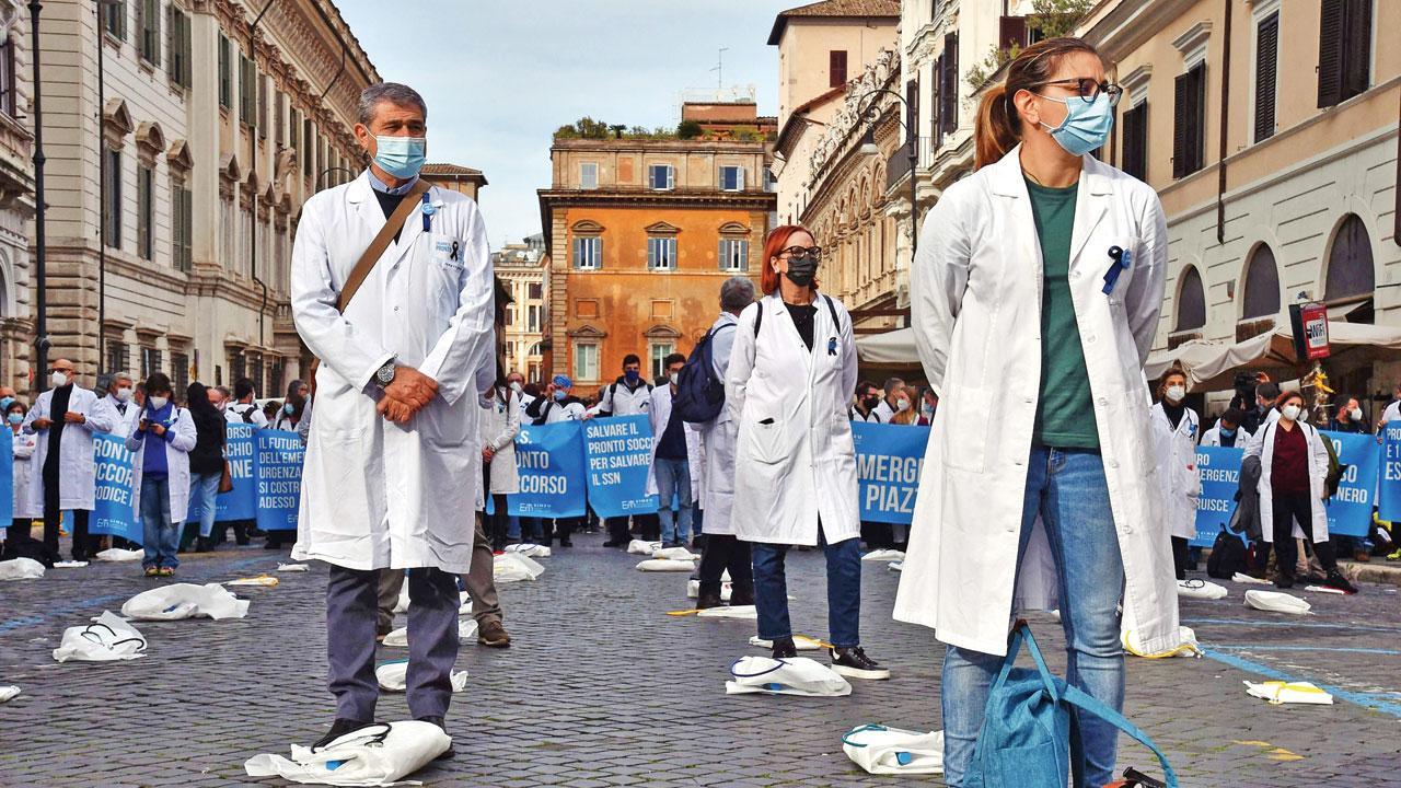 'Fifth wave in France will accelerate soon,' says chief of scientific council