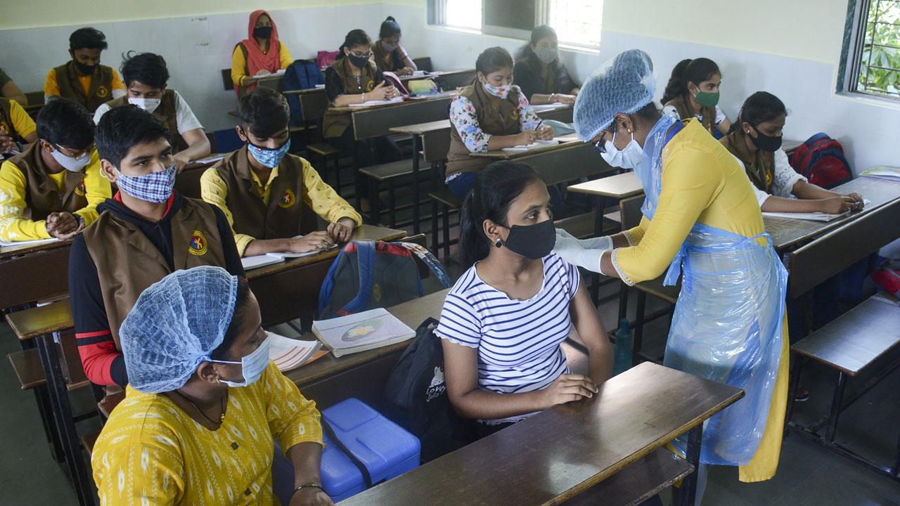 Mumbai: What to do about teachers refusing jabs, ask colleges