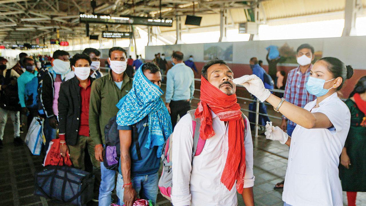 Maha govt announces penalties for breach of Covid-19 norms amid scare over new variant