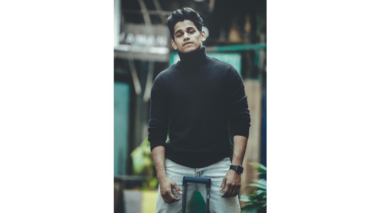 An Engineer turned YouTuber Deepak Chauhan of ‘RealHit’ Vlogs is perfectly a Hit Machine