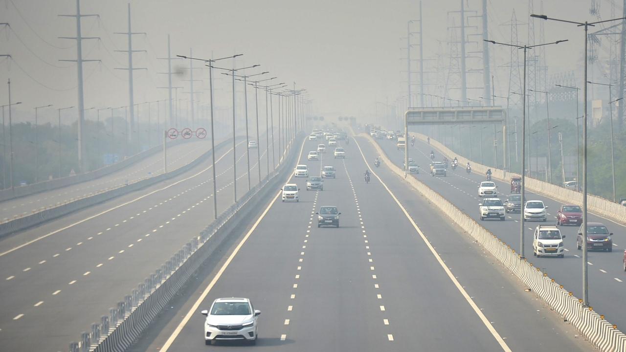 Pooling of vehicles instead of work from home for employees: Centre to SC on air pollution