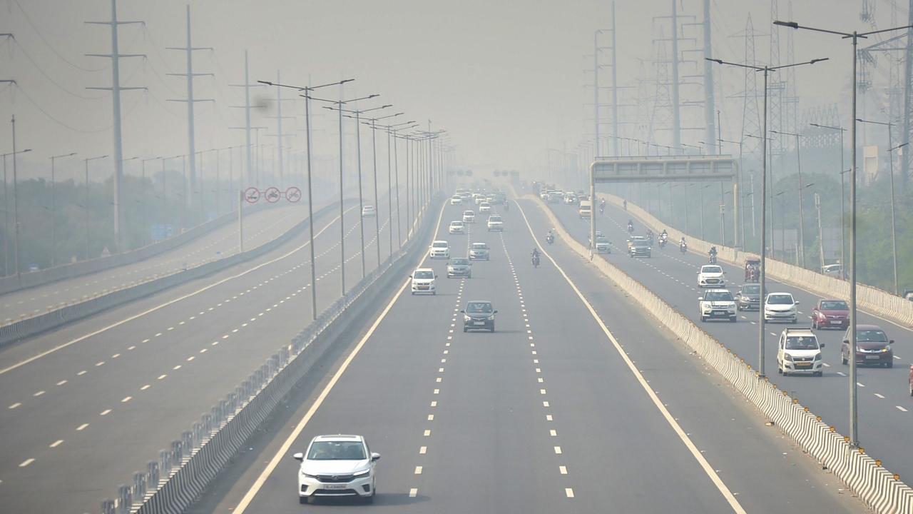 Delhi's air quality further deteriorates, AQI slips to 368