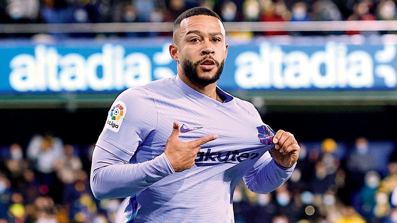 Depay’s late goal helps Barca end winless run on road