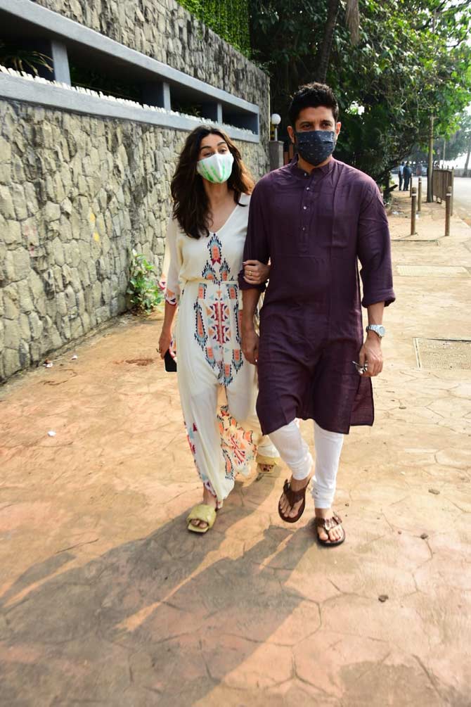 Both Farhan and Shibani were masked up and seemed to be enjoying their quiet stroll in the bylanes of Bandra.