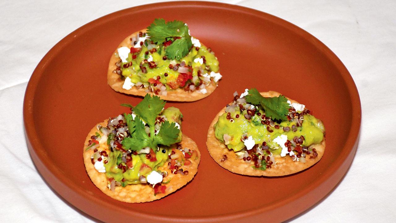 Guacamole tostadas