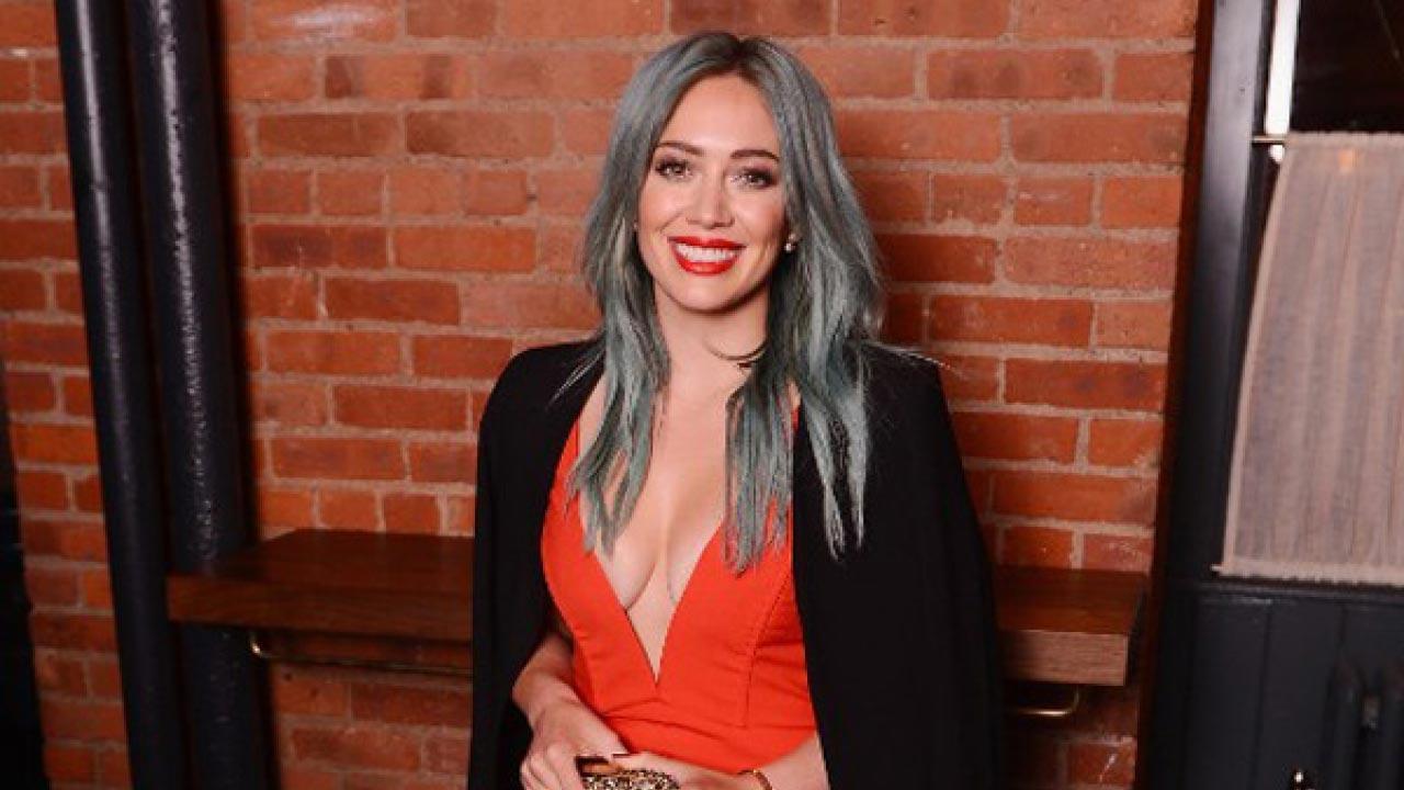 First look! Hilary Duff makes her debut with castmates from 'How I Met Your Father'